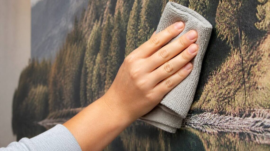 Fotobehang schoonmaken zonder schade: praktische werkwijze en checklist